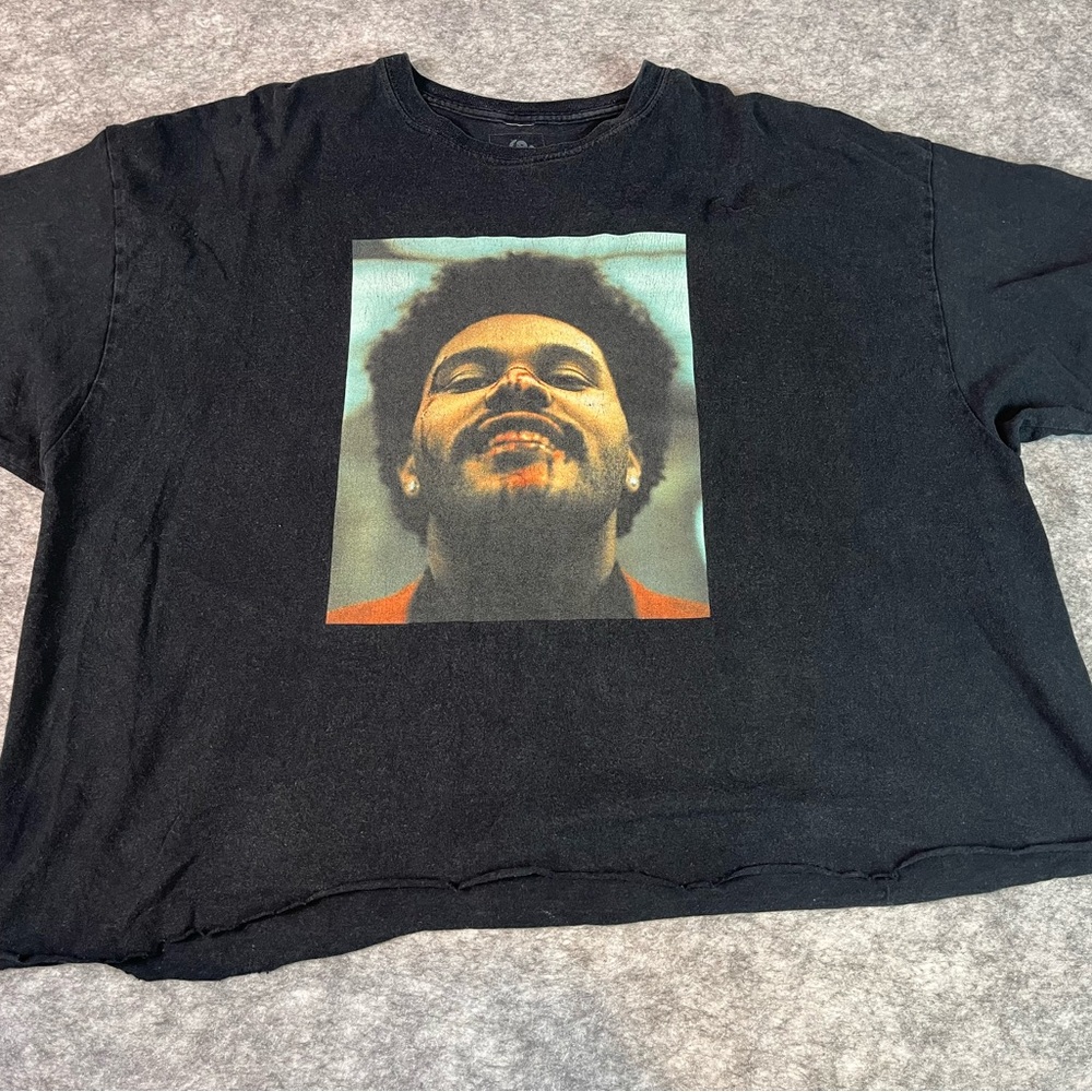 Black Graphic T-Shirt THE WEEKND After hours tour crop